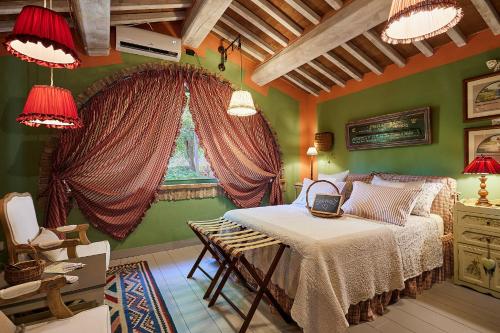 a bedroom with a bed and a window at Il Vecchio Milipano in Montepulciano