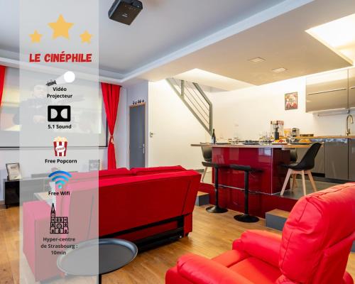 - un salon avec un canapé rouge et un bar dans l'établissement Petit cocon ciné, animaux ok, à 2 pas du centre, à Schiltigheim