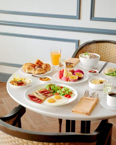 a table with breakfast foods and drinks on it at Melia Vinpearl Phu Quoc in Phu Quoc