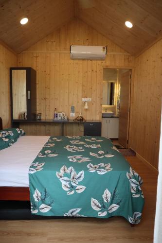 Postel nebo postele na pokoji v ubytování GreenChromide Homestays