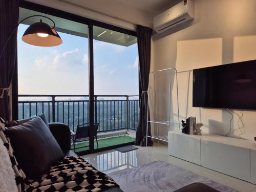 TV a/nebo společenská místnost v ubytování 2 Rooms unit w Balcony & Spectacular view - 4 pax