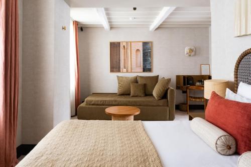 a living room with a couch and a table at HOTEL SOOKIE in Paris