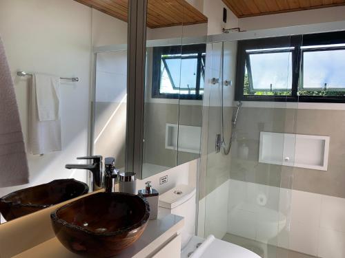 Bilik mandi di Casa sustentável a 300 metros da praia BX2452