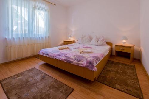 Tolles Apartment mit Pool, Meerblick, BBQ, Liegen, Außendusche