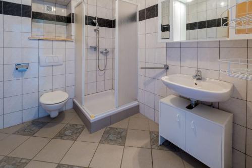 Tolles Apartment mit Pool, Meerblick, BBQ, Liegen, Außendusche
