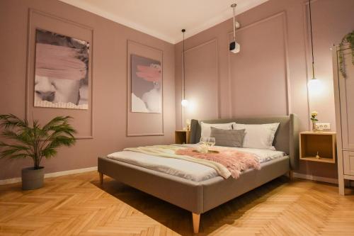 Modern Stay - Central Studios with Wall Projector near Radisson