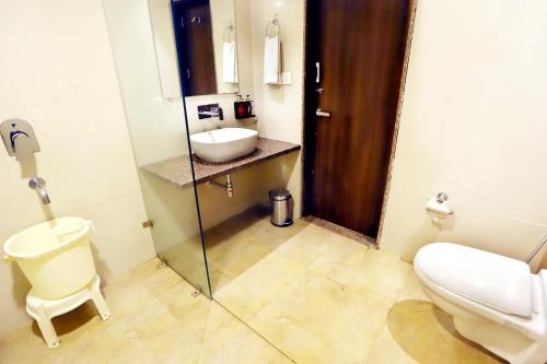 Koupelna v ubytování JALSA HOTEL & BANQUETS,Indore