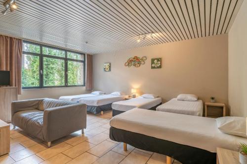 a hospital room with beds and a couch at Condo Gardens Brussels in Brussels