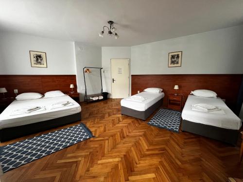 Ένα ή περισσότερα κρεβάτια σε δωμάτιο στο Guest Rooms Donovi