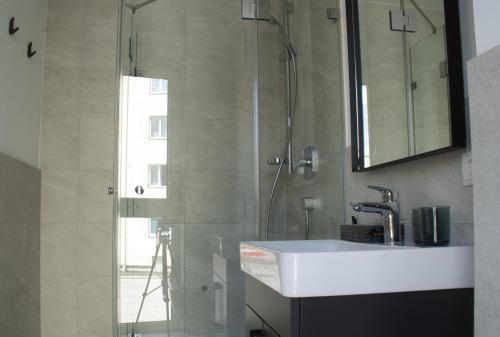 a bathroom with a sink and a shower at myQuartier City Chalets in Innsbruck