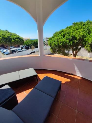 Posezení v ubytování Sunny ocean view house walking distance from beach