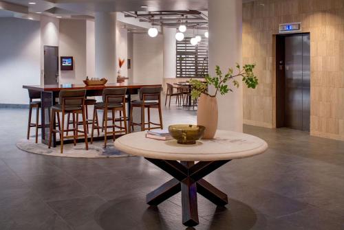 Doubletree Suites by Hilton Salt Lake City Image