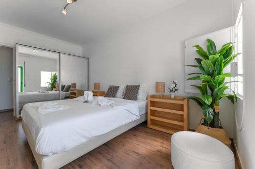 Sunset Terrace - Beachfront apartment with private parking