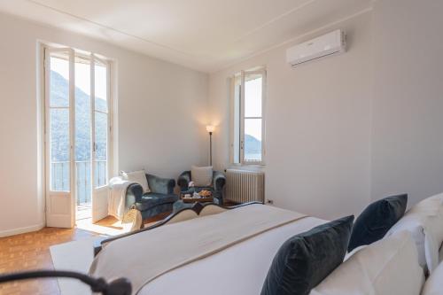 Ένα ή περισσότερα κρεβάτια σε δωμάτιο στο Villa Chiara Lake Como with private garden by Rent All Como