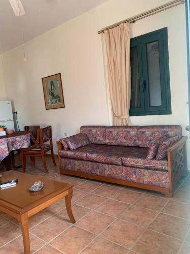 a living room with a couch and a table at Vatoulia House in Neon Oitilon