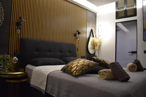 Photo de la galerie de l'établissement ΜΙΚΡΗ ΣΟΥΙΤΑ ΣΤΟ ΚΕΝΤΡο, à Patras