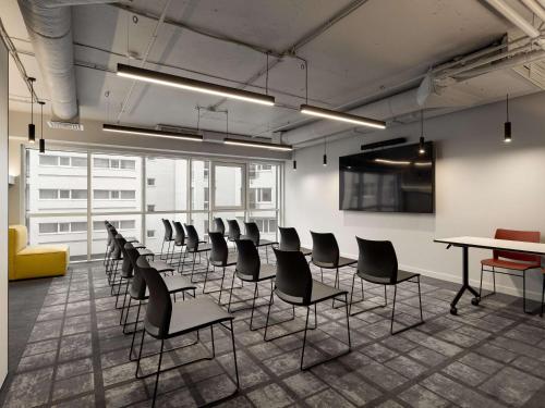 ibis Kyiv Beresteiskaにあるテレビまたはエンターテインメントセンター