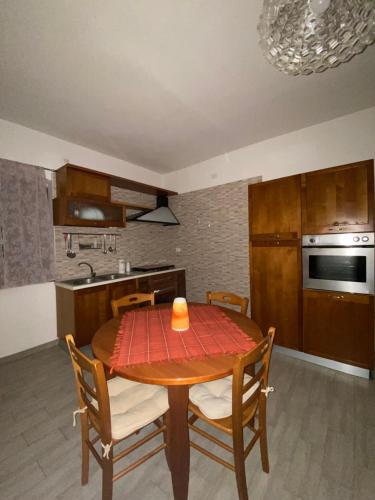 Η κουζίνα ή μικρή κουζίνα στο casa Feluca