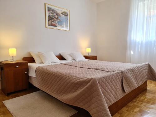Apartment Ćelić with Terrace