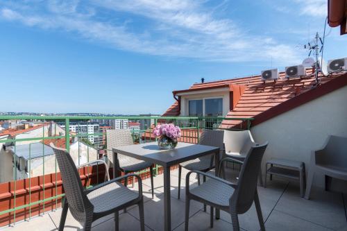 Encore Boutique Residence by Dwellfort — View (from property/room)