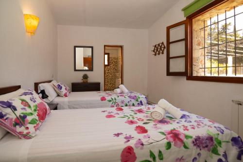 a bedroom with two beds with flowers on them at 273 Villa Joy ETV99 by Mallorca Charme in Llubí