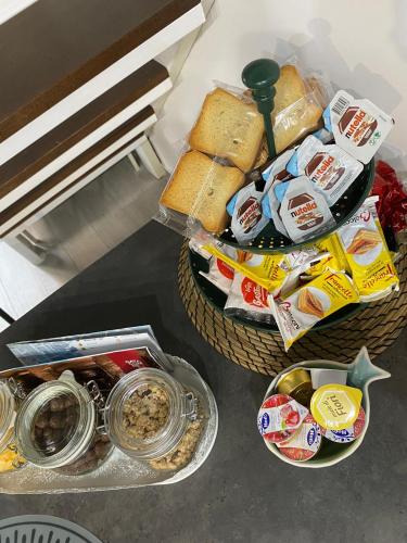 two baskets filled with food on top of a counter at Akihome Portanova in Naples