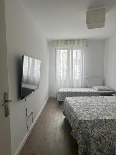 Postel nebo postele na pokoji v ubytování Charment F2 à 5 min de la Défense