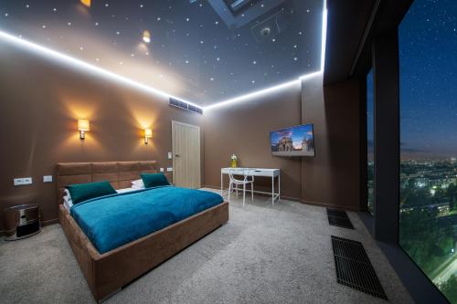 Μια τηλεόραση ή/και κέντρο ψυχαγωγίας στο Apartamenty w Sky Tower