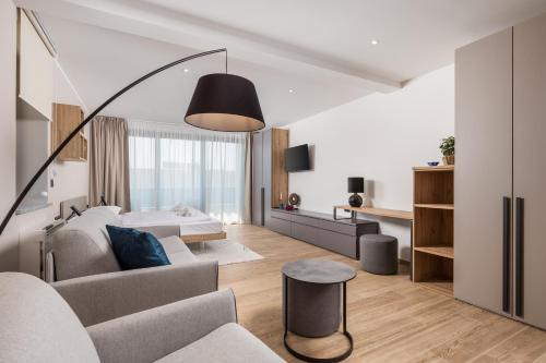 Belinda apartments with balcony & private parking