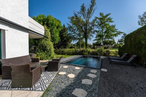 1ère ligne sur le golf piscine, clim, barbecue