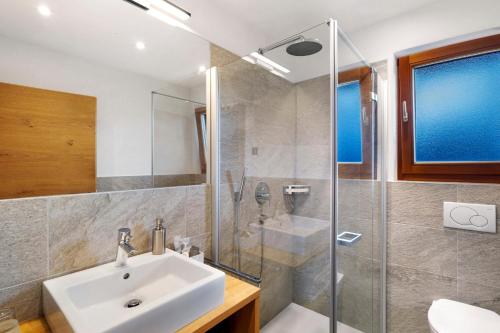 Een badkamer bij Ciasa Funtanies Pütia