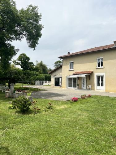 Corps de ferme à 50min de Lyon