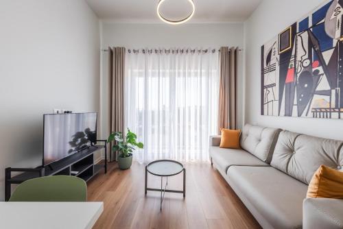 8th Floor Apartments, Golem