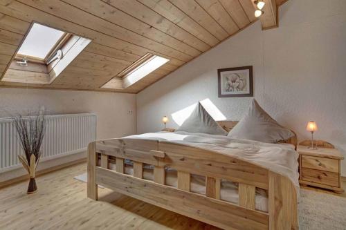 Postel nebo postele na pokoji v ubytování Beim Wartner - CHALETS & SUITEN