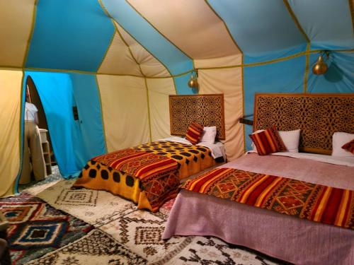 Ένα ή περισσότερα κρεβάτια σε δωμάτιο στο Hotel ksar merzouga