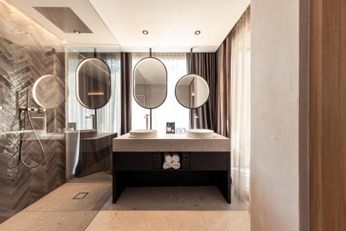 Ένα μπάνιο στο Hotel Winkler Sport & Spa Resort