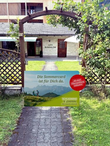 Πιστοποιητικό, βραβείο, πινακίδα ή έγγραφο που προβάλλεται στο City Bungalow