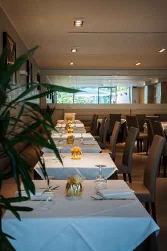 a row of tables in a dining room with chairs at Hotel Villa Maria Regina in Rome