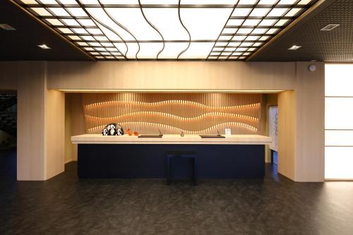 a large organ on the wall of a building at Kaigaku Onsen Resort Shirahama in Shirahama