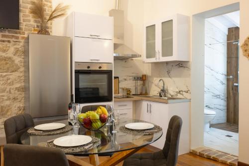Кухня или мини-кухня в La casa di Nonna by Corfu Escapes
