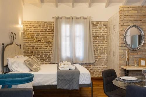 Кровать или кровати в номере La casa di Nonna by Corfu Escapes