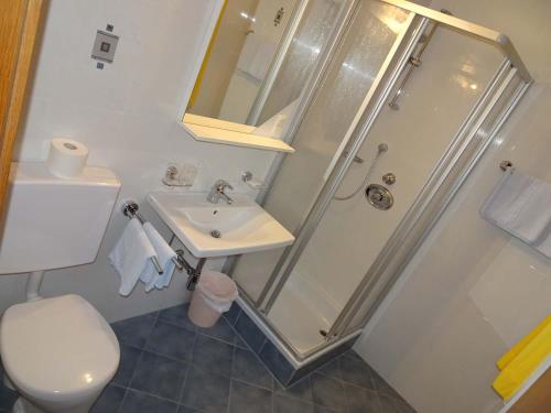 a bathroom with a shower and a toilet and a sink at Gästehaus Laimböck in Fügenberg
