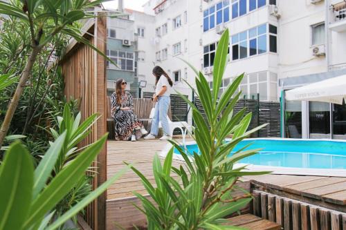 A piscina localizada em WOT Lisbon Nomad ou nos arredores
