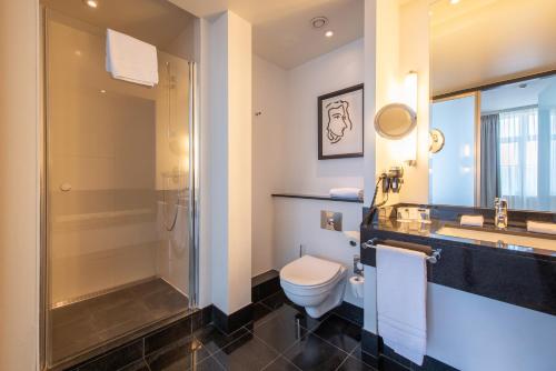 Bilik mandi di Dukes' Palace Brugge - by Dukes' Hotel Collection