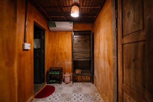 a hallway with a room with a door and a toilet at Ha Giang Xanh Retreat - Trekking, Tour, Motorbike Rental in Ha Giang