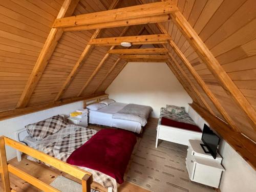 Кровать или кровати в номере Vikendica Kutnja njiva
