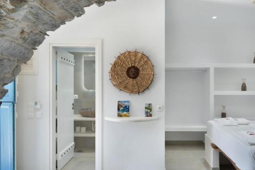 a room with white walls and a white hallway at Politimis Studio N6 in Amorgos