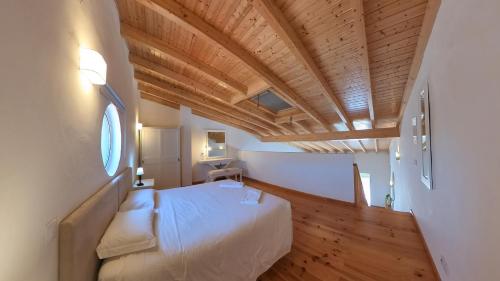 Postel nebo postele na pokoji v ubytování Carrapateira Retreat