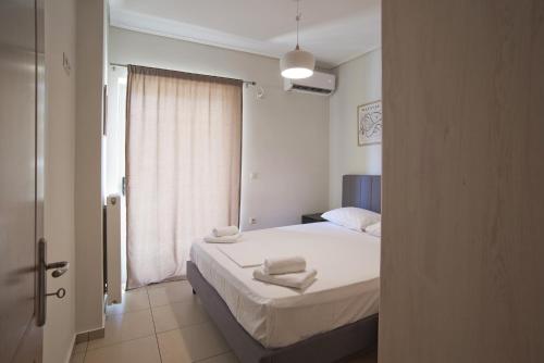 Filoxenia Modern Apt with Balcony near Athens Ctr