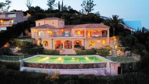 Charmante Luxusvilla vue de rêve, aussergewöhnlich großer Pool, Meerblick